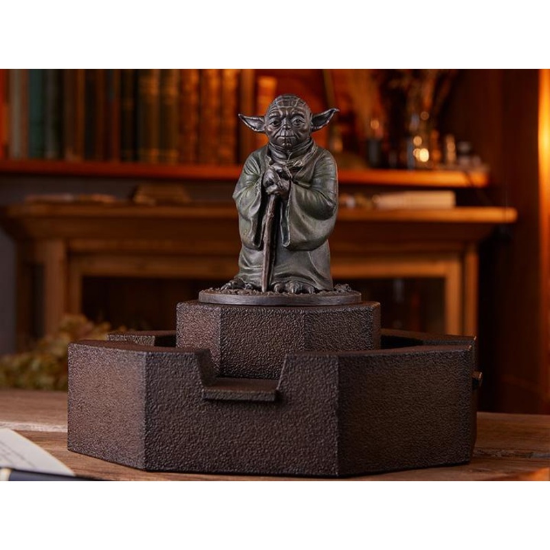 Star Wars The Empire Strikes Back Yoda Fountain Limited Edition Statue