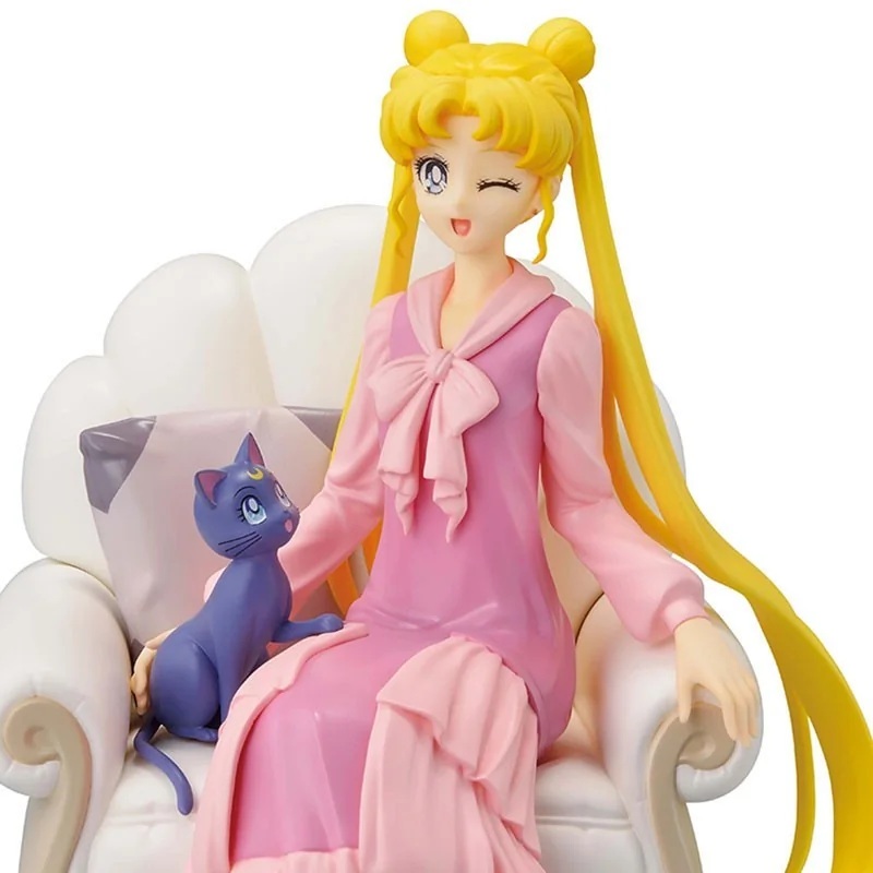 Usagiluna antique style ichibansho figure (sailor moon) Figurine